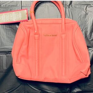 Brand New Victoria’s Secret purse! It is a cute size! Small but functionable!